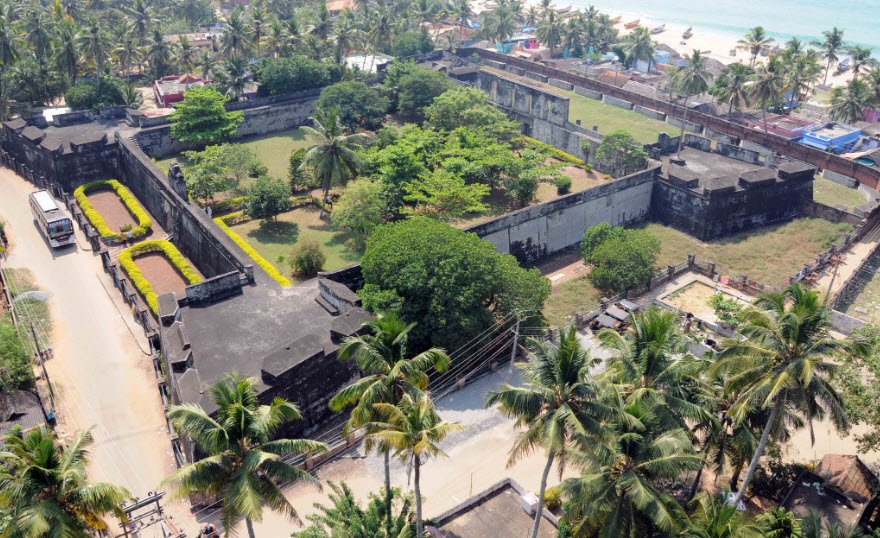 Anchuthengu Fort, Thiruvananthapuram, Kerala - Vushii.com